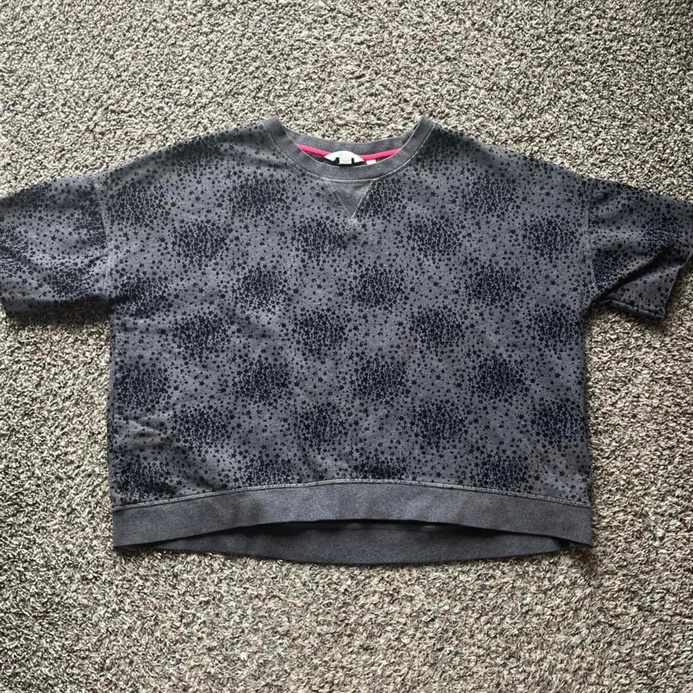 Boden Women Gray Black Star Print Cropped Short Sleeve Sweatshirt XL J0258